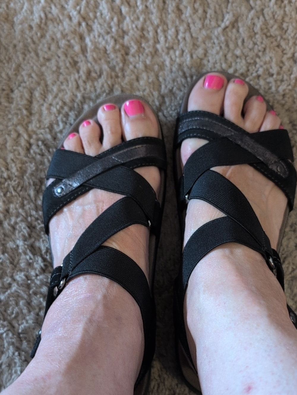 Earth Black Crisscross Elastic Sandals